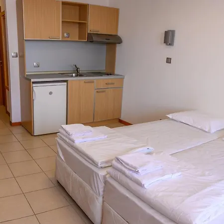 Apartment за гости затворен комплекс емералд Ravda