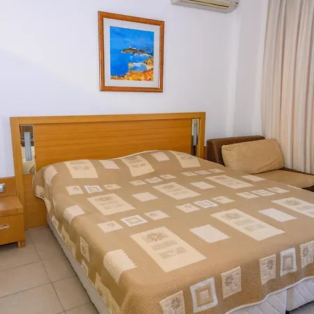 за гости затворен комплекс емералд Apartment