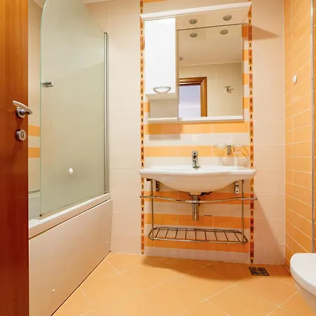 Apartment за гости затворен комплекс емералд *