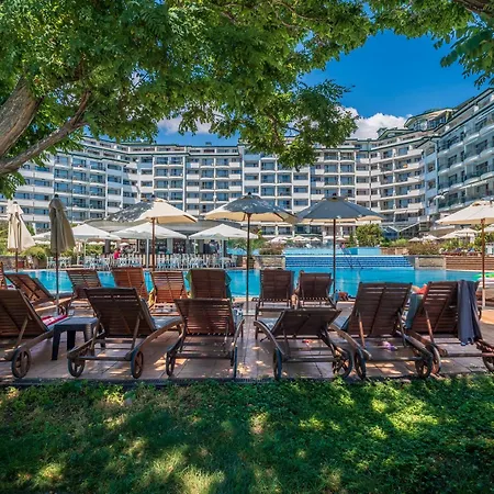 за гости затворен комплекс емералд Apartment *