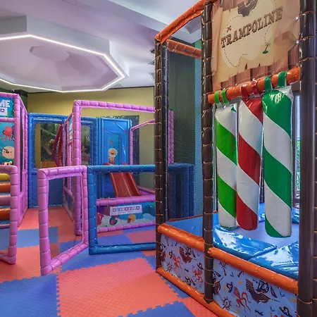 за гости затворен комплекс емералд * Ravda