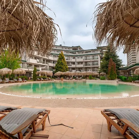 за гости затворен комплекс емералд