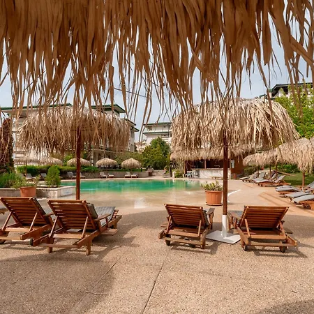 за гости затворен комплекс емералд Ravda