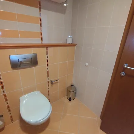 за гости затворен комплекс емералд * Ravda