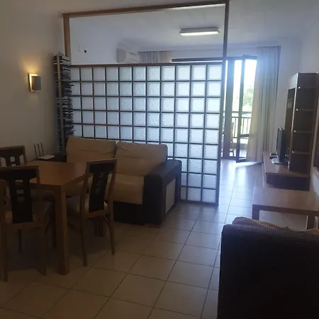 за гости затворен комплекс емералд Ravda