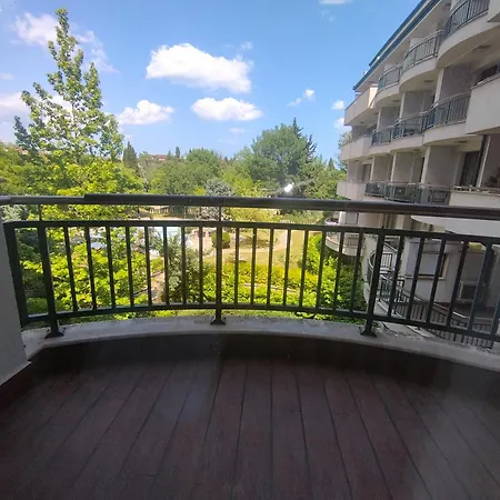 Apartment за гости затворен комплекс емералд