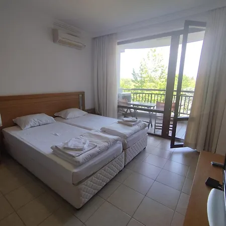 за гости затворен комплекс емералд *