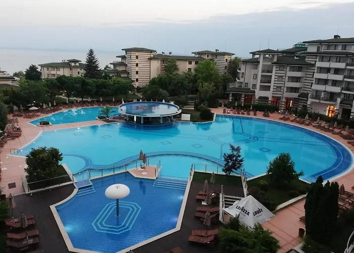 за гости затворен комплекс