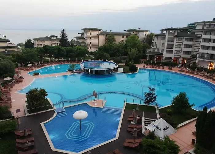 за гости затворен комплекс