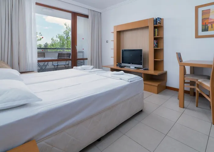 за гости затворен комплекс *