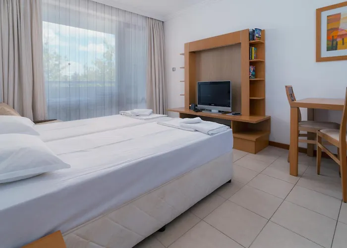 за гости затворен комплекс * Равда