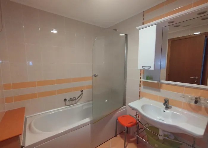 за гости затворен комплекс *