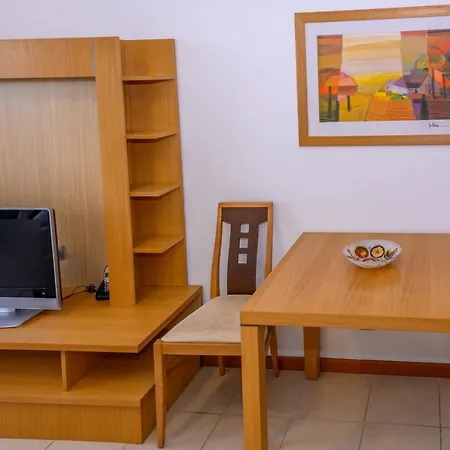 за гости затворен комплекс емералд Apartamento Ravda