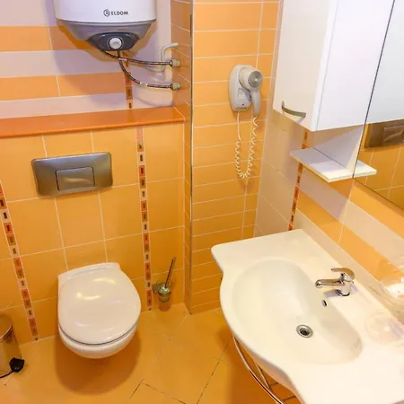 за гости затворен комплекс емералд *