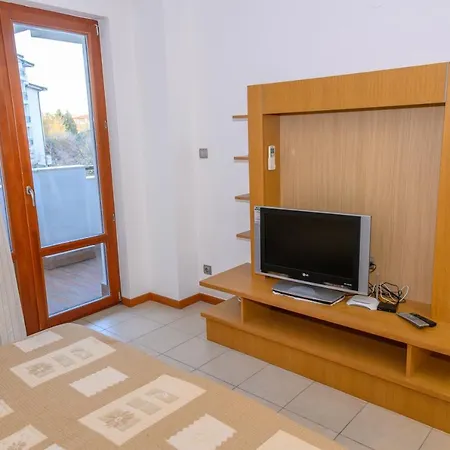 Apartment за гости затворен комплекс емералд