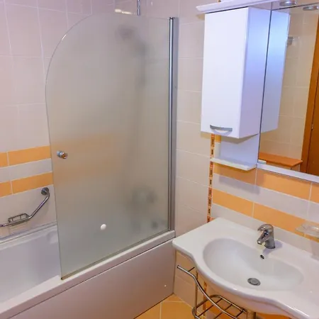 за гости затворен комплекс емералд * Ravda