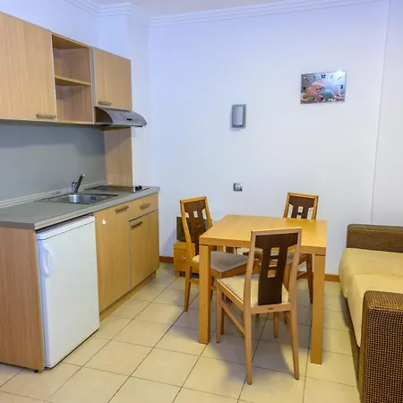 Apartment за гости затворен комплекс емералд Ravda