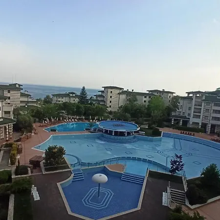 за гости затворен комплекс емералд