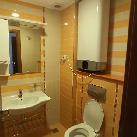 за гости затворен комплекс емералд Apartamento Ravda