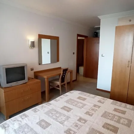 за гости затворен комплекс емералд Apartment *