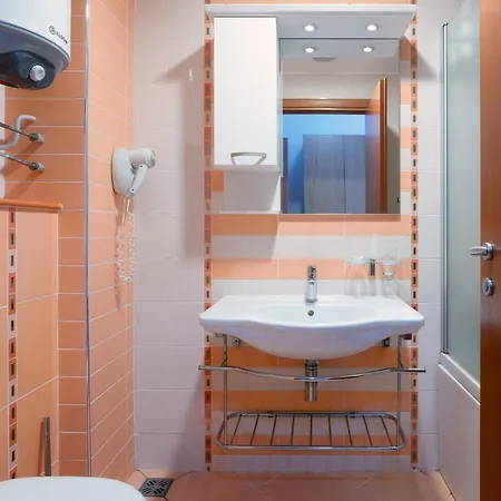 за гости затворен комплекс емералд Apartamento *