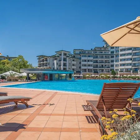 за гости затворен комплекс емералд Apartment *