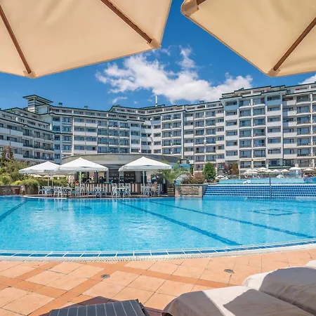 за гости затворен комплекс емералд Apartment Ravda