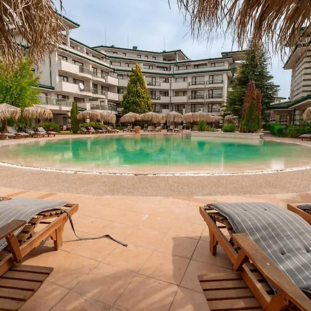 за гости затворен комплекс емералд Apartment *