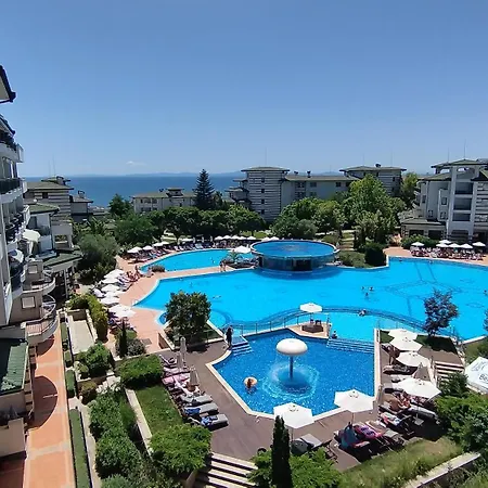 за гости затворен комплекс емералд Apartment