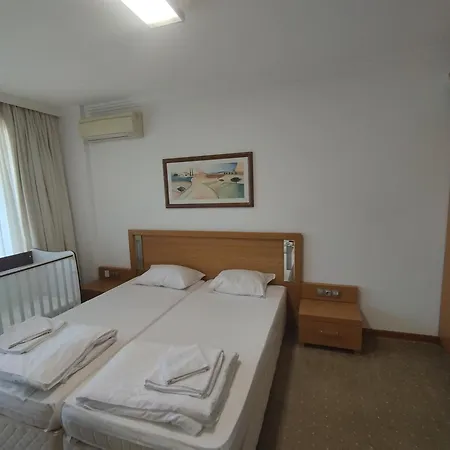 за гости затворен комплекс емералд Apartamento Ravda