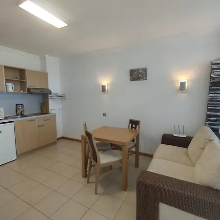 Apartment за гости затворен комплекс емералд Ravda