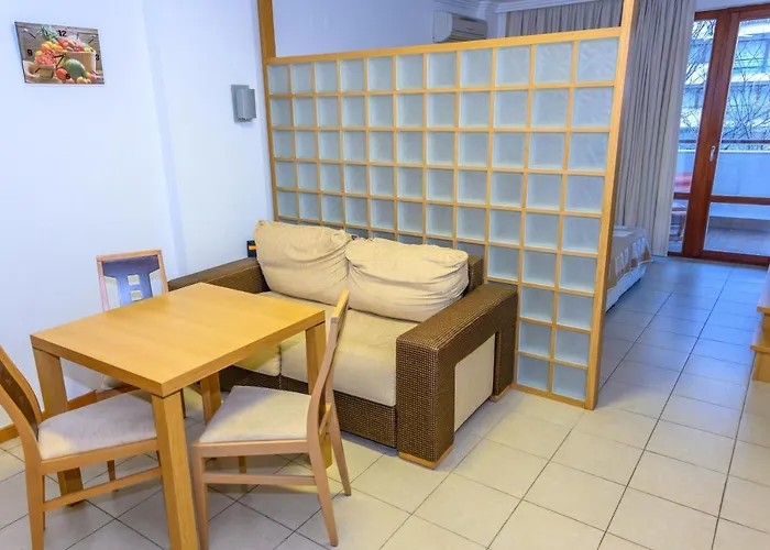 за гости затворен комплекс емералд Appartement