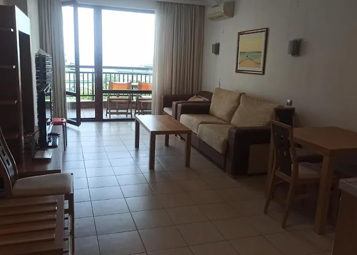 за гости затворен комплекс емералд Appartement Ravda