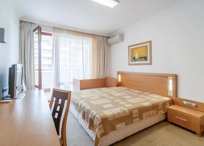 за гости затворен комплекс емералд Appartement