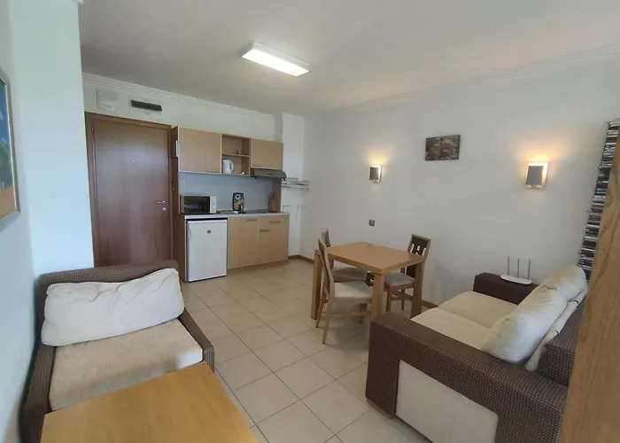 за гости затворен комплекс емералд *