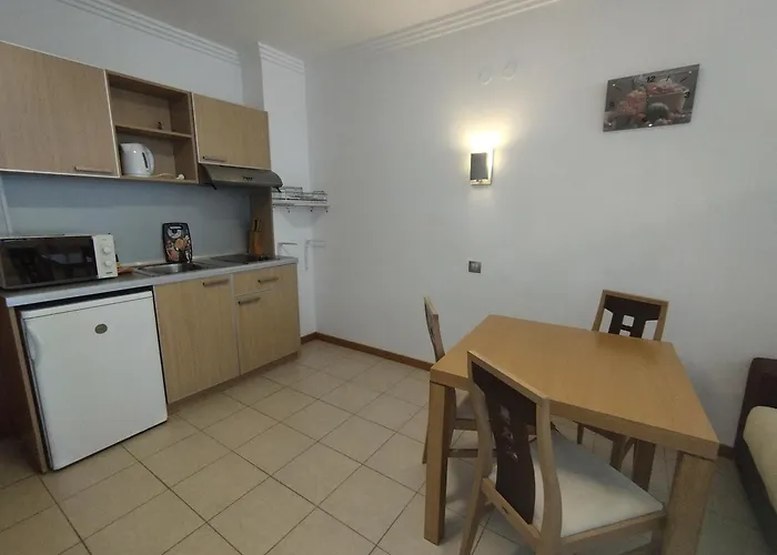 за гости затворен комплекс емералд Appartement Ravda